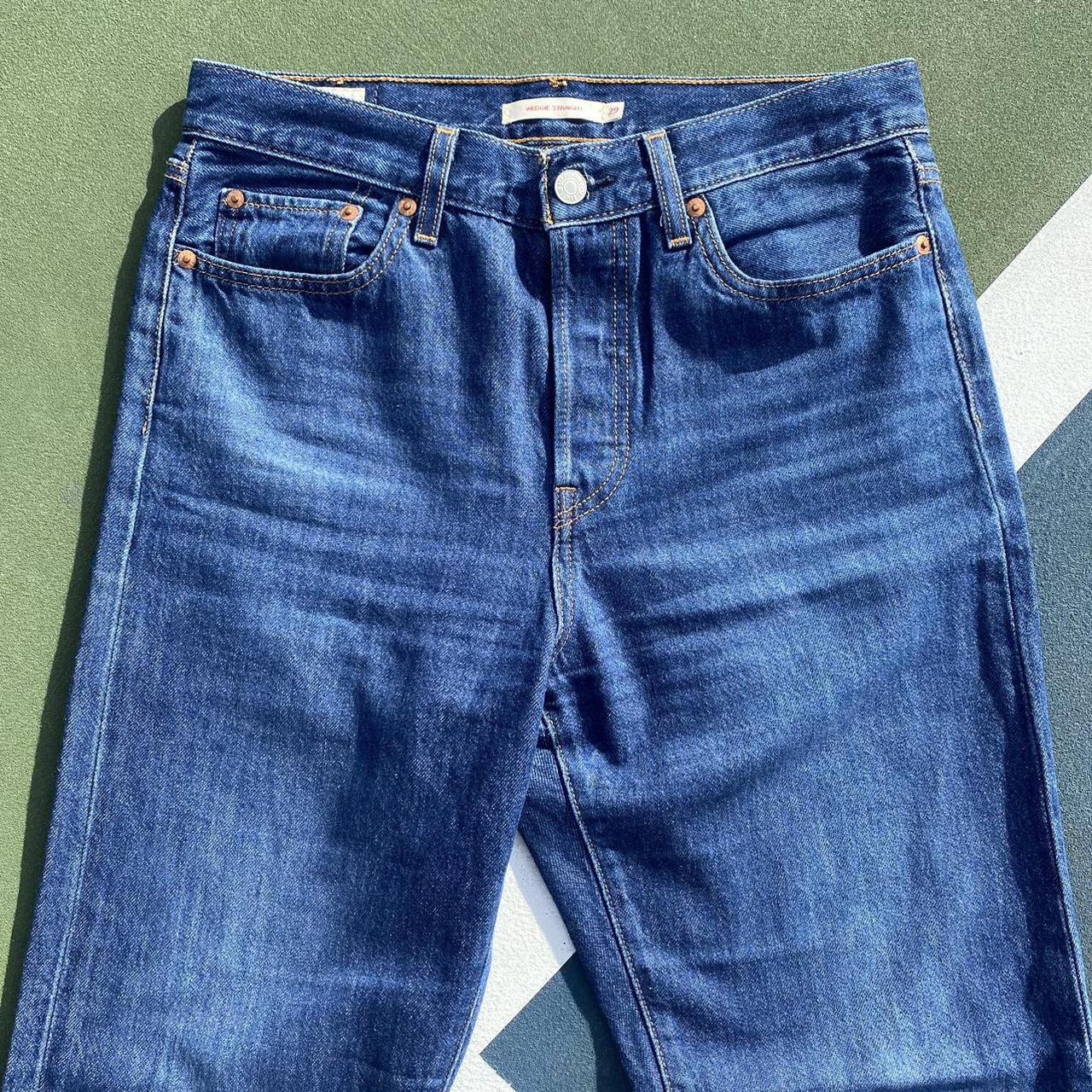 WOMANS LEVIS WEDGIE JEANS 👖 LEVIS STYLE... Depop