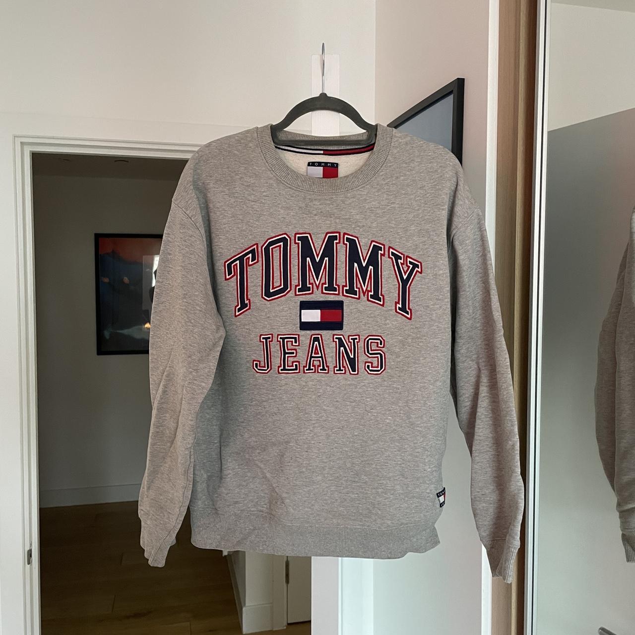 Tommy Hilfiger Men's Grey and Navy Jumper | Depop