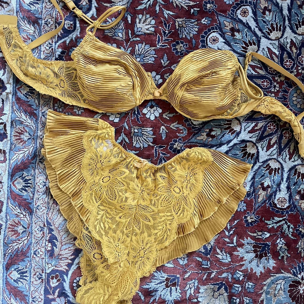 Vintage La Perla lingerie set in mint condition.... - Depop