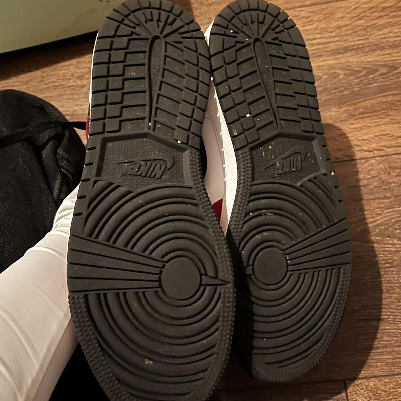 chicago white toe jordan 1 mid
