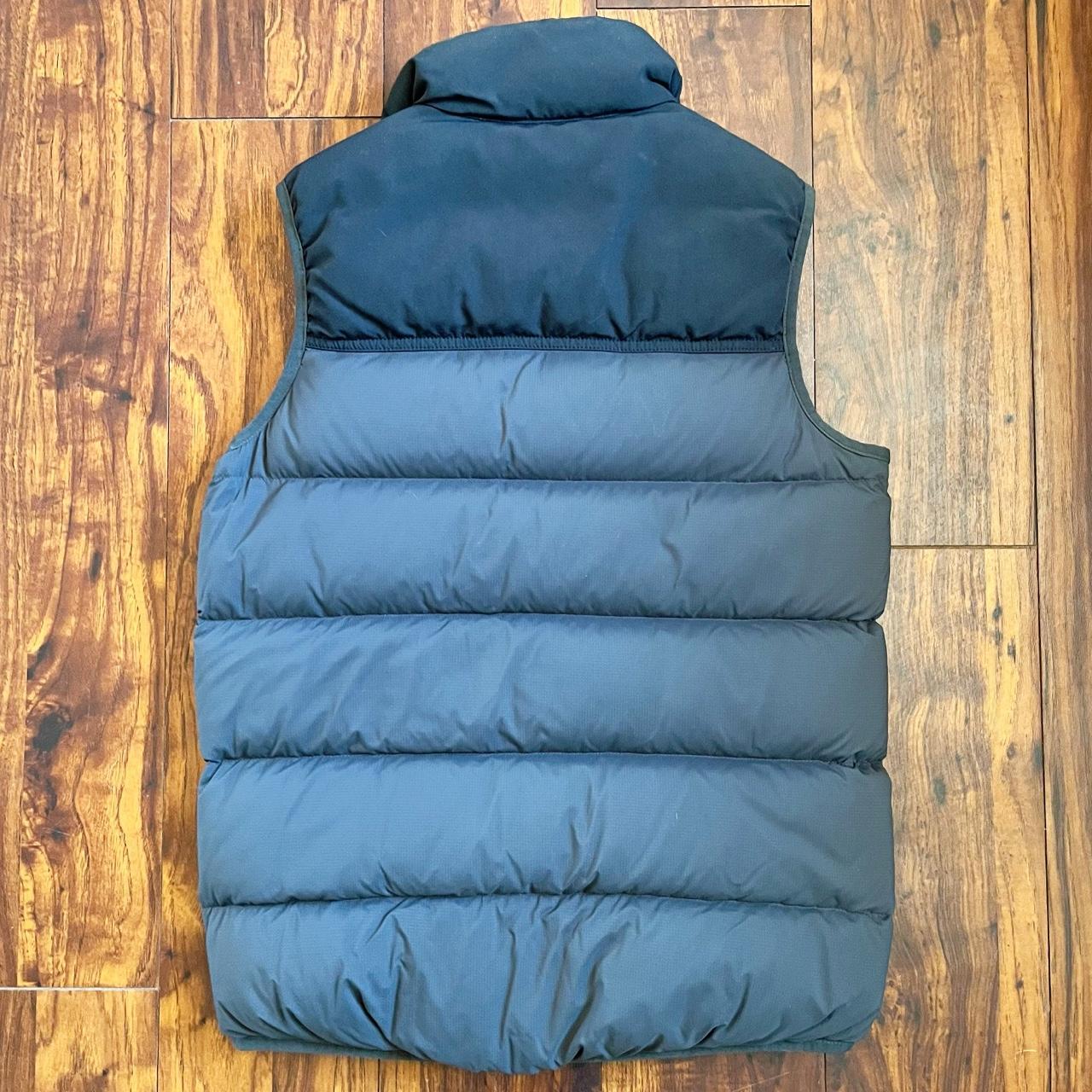 Filson Women's Black and Grey Gilet (4)