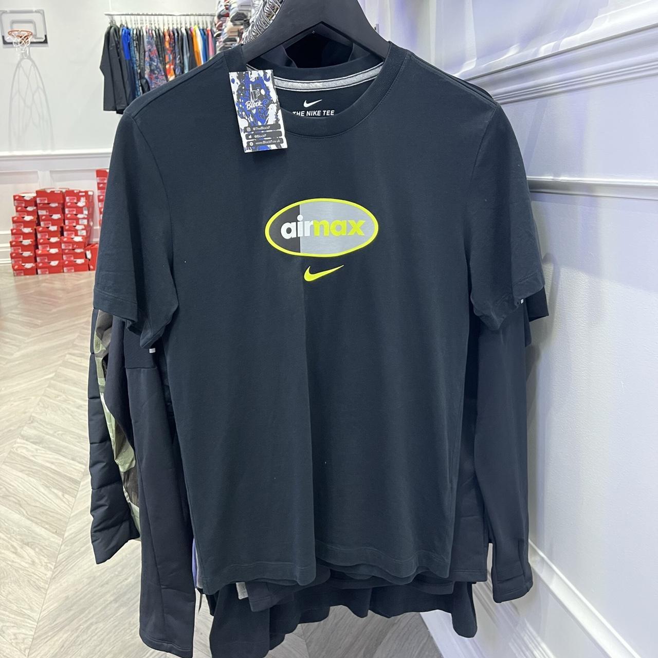 Nike Men's Yellow and Black Tshirt Depop