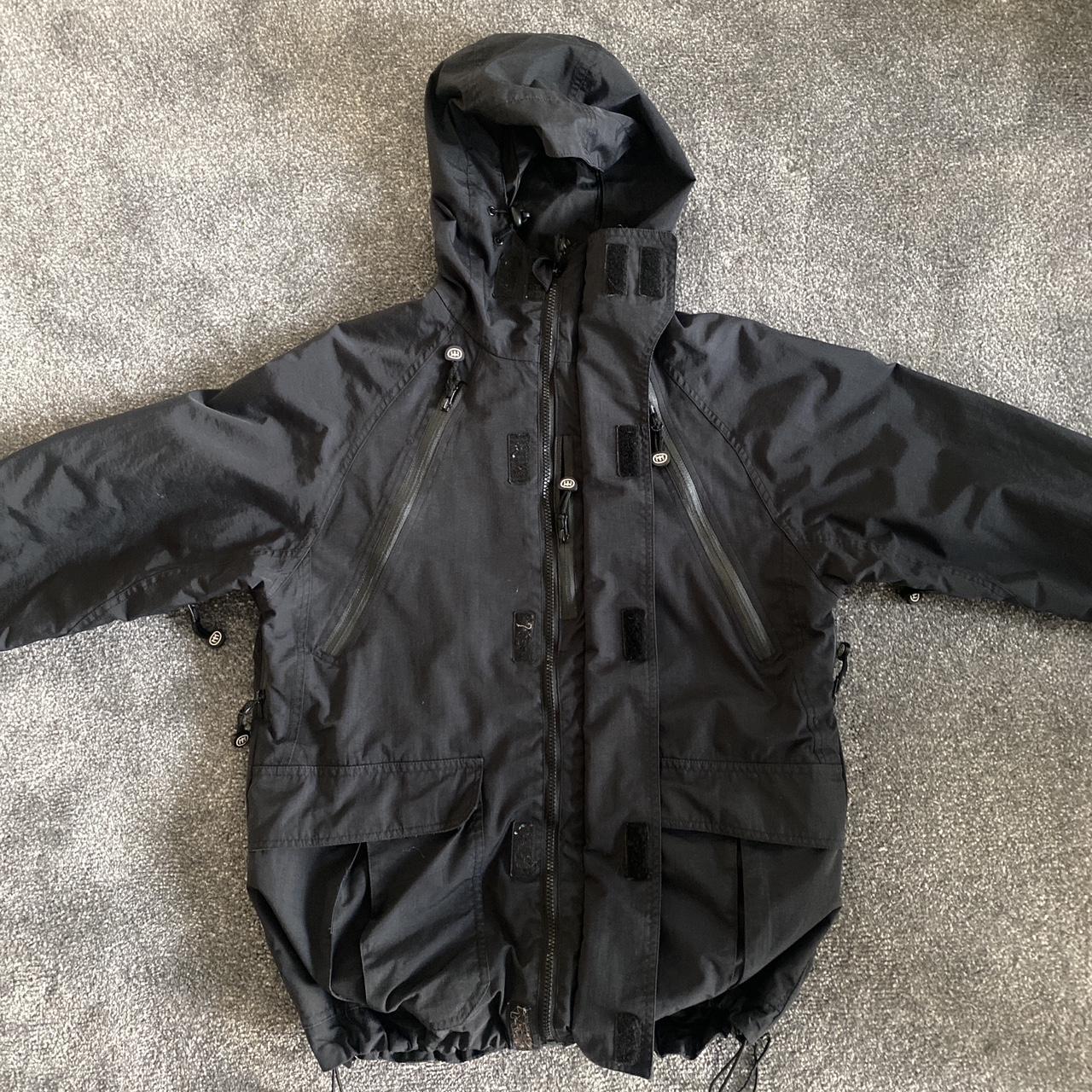 VINTAGE SKI JACKET (WATERPROOF) Size Medium but it... - Depop