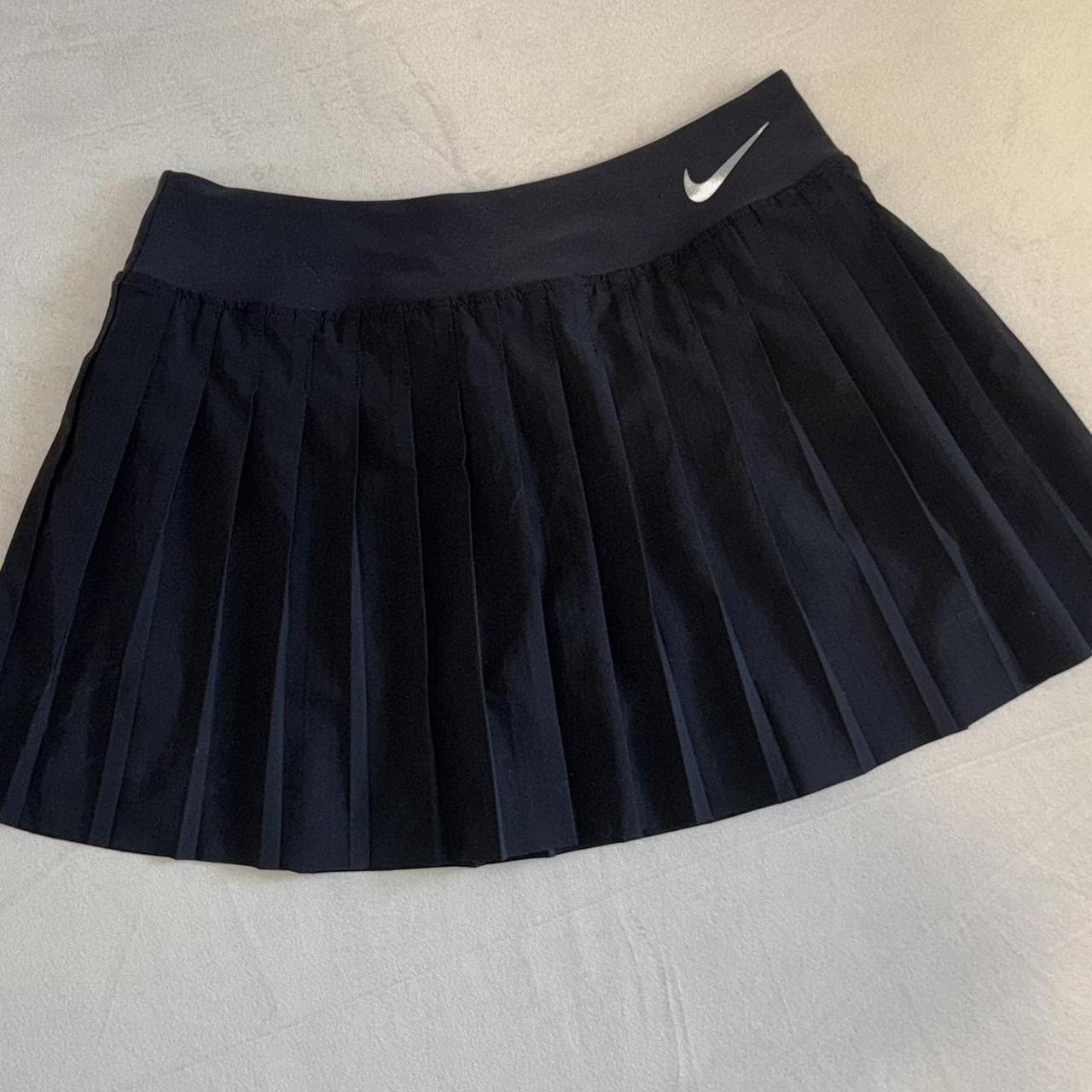 nike black pleated skirt
