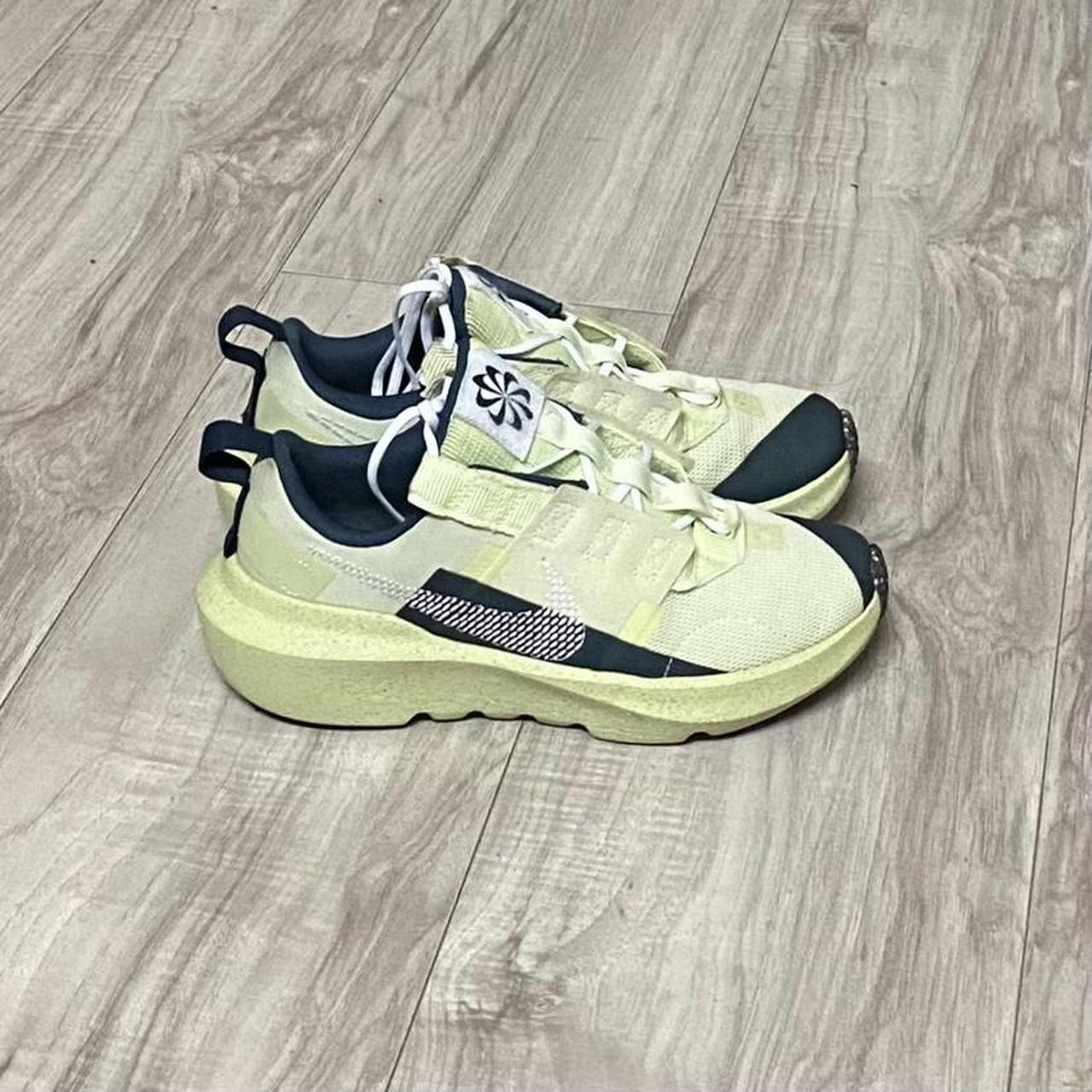 womens green nike trainers