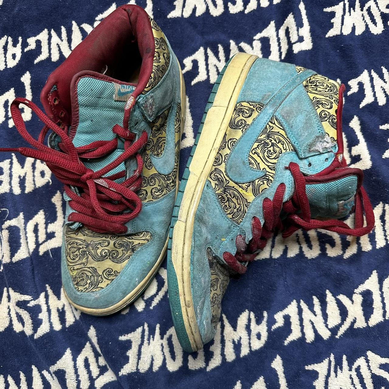 Nike SB Dunk Mid Premium Peacock 2007 straps have. Depop