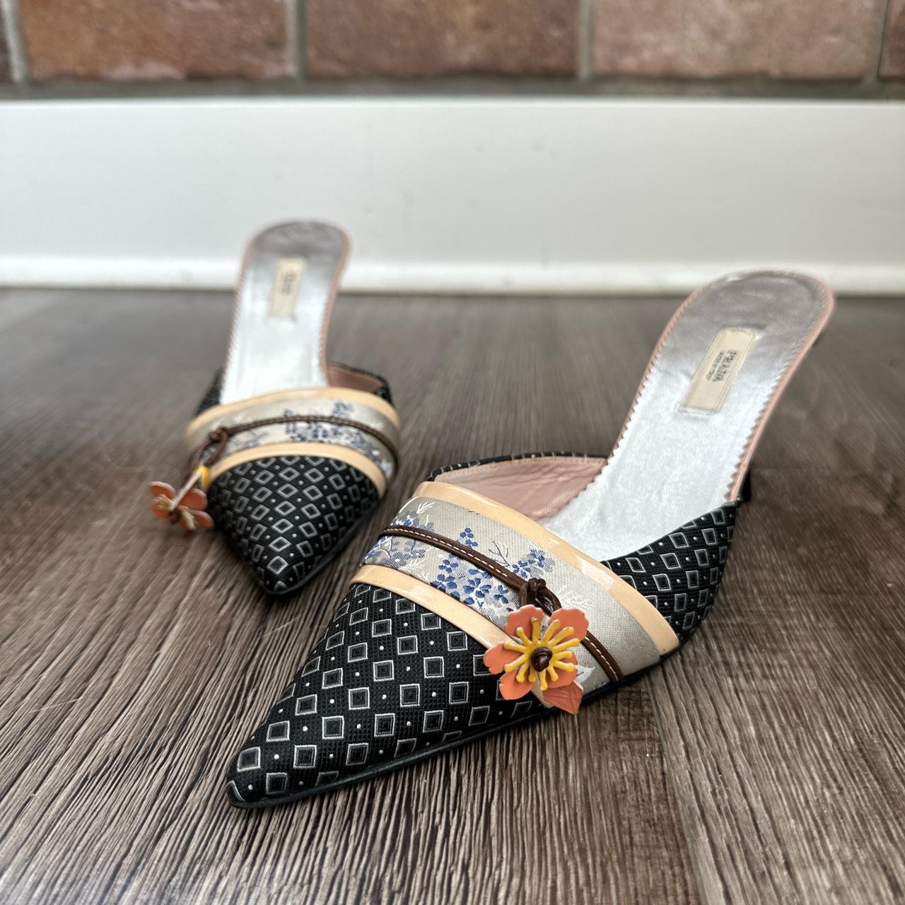 靴 Prada lace up kitten heel pointed toe Prada lace up kitten heel pointed toe