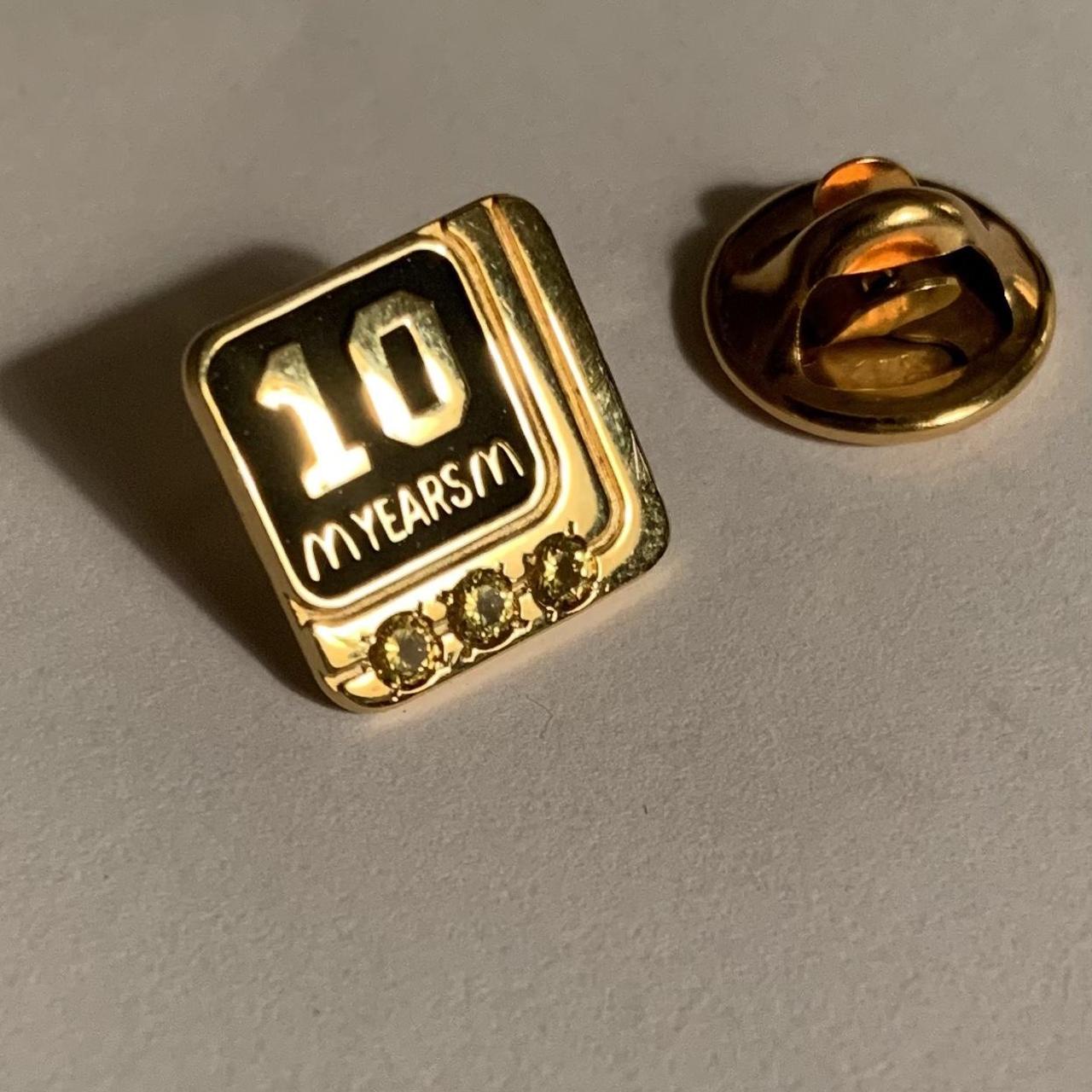 Golden Badge Pins (10 pieces)