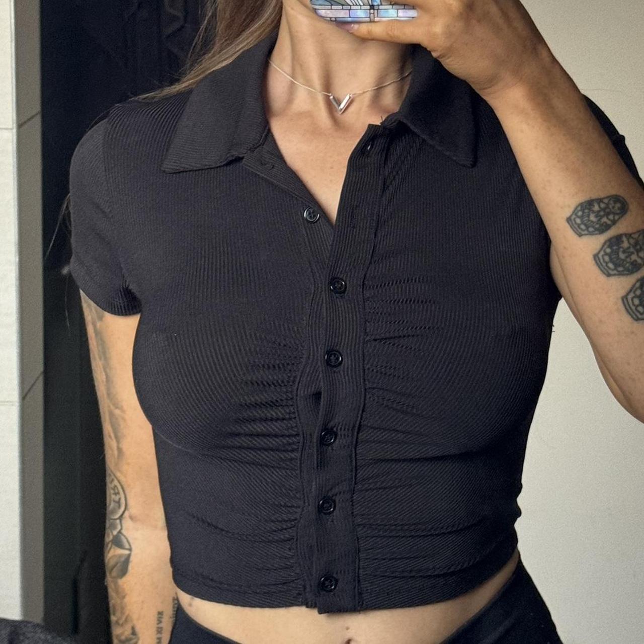 Rumor Black button crop shirt Size 6 - Depop