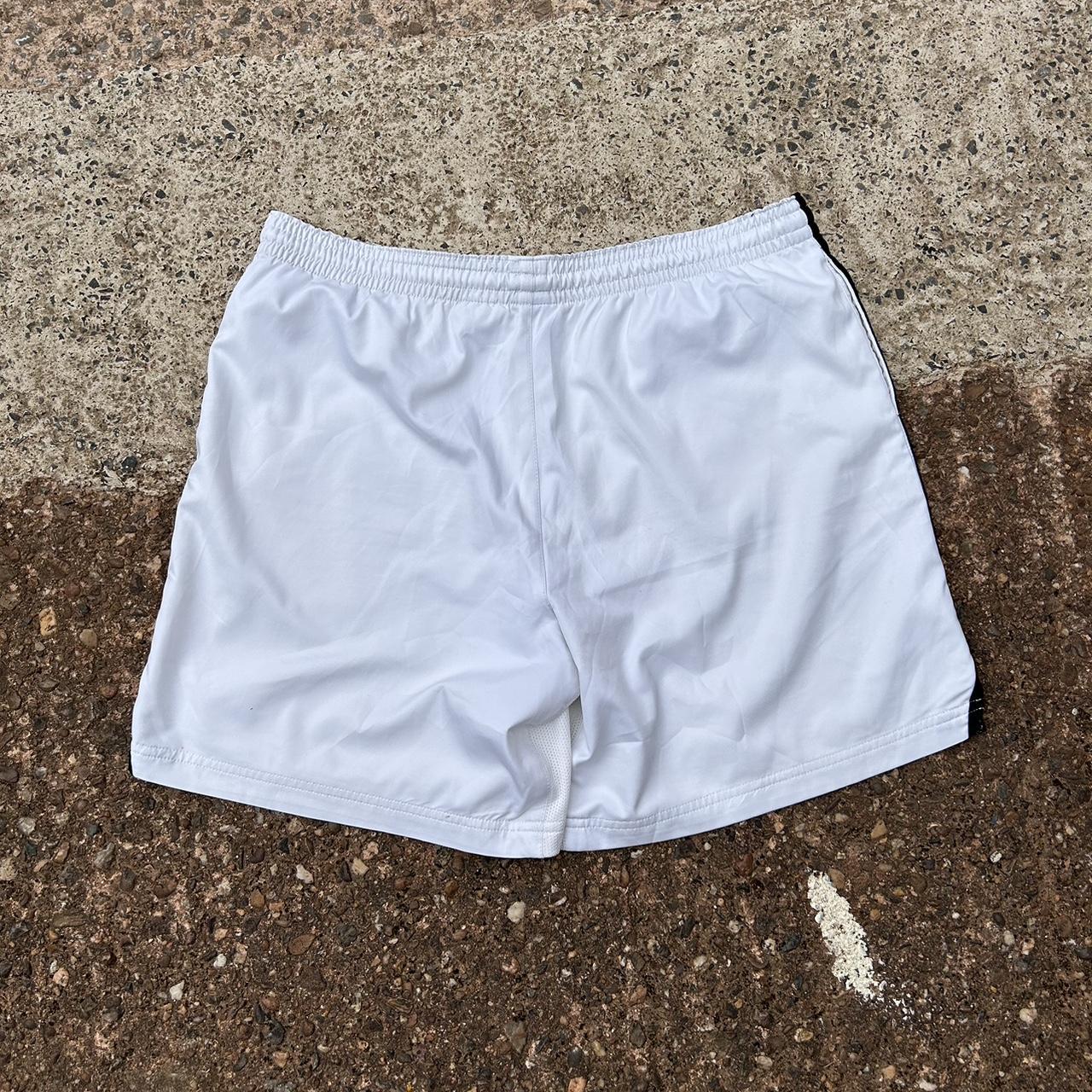 Nike white and Black Shorts 🕺🏼 Size - S Waist -... - Depop