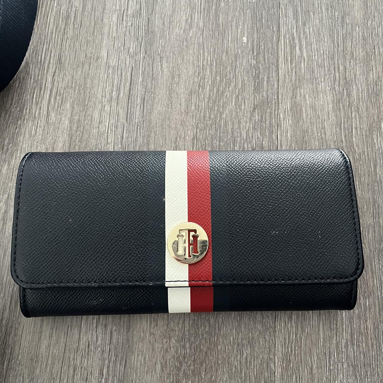 Tommy Hilfiger Women's White and Navy Bag Depop