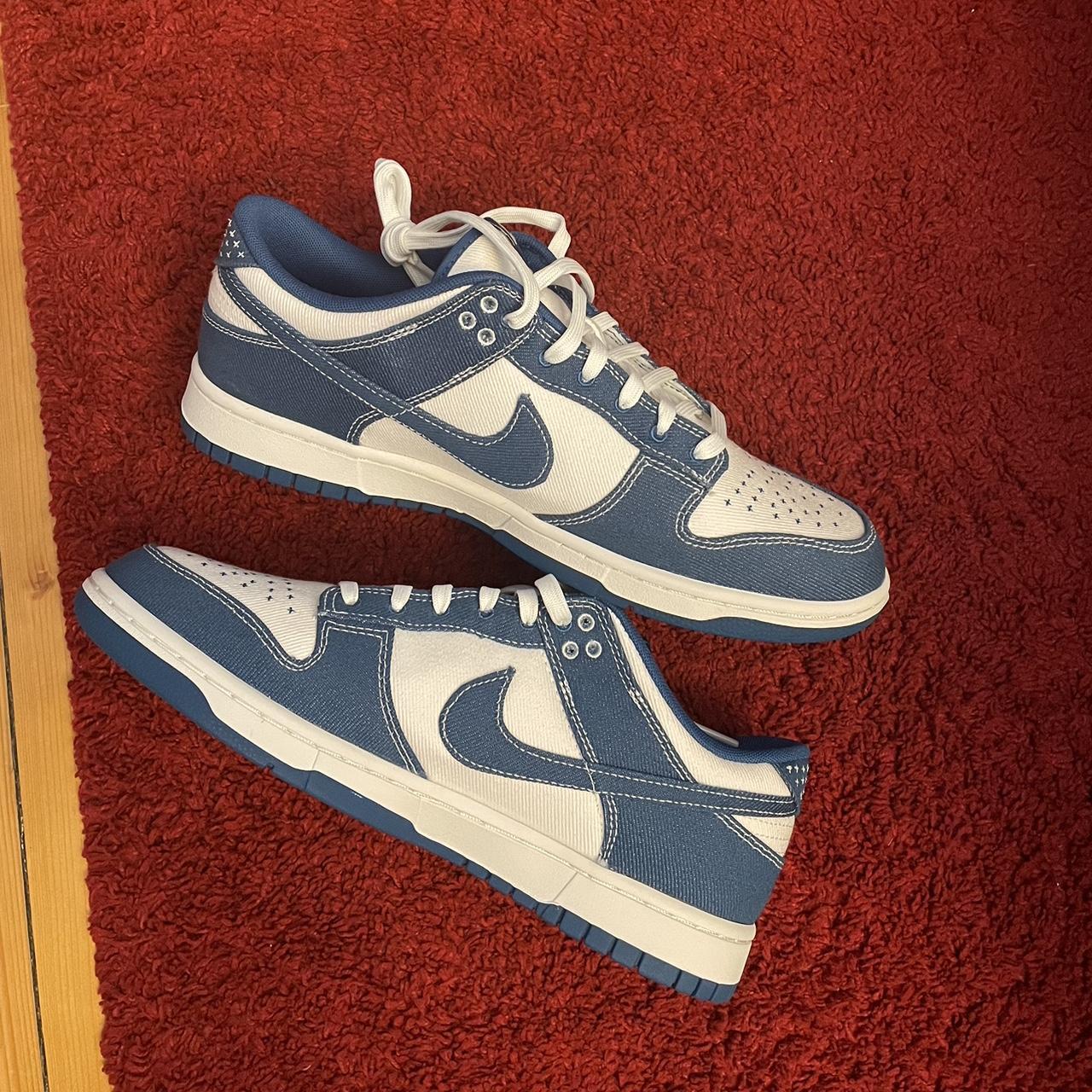 mens white and blue nike trainers