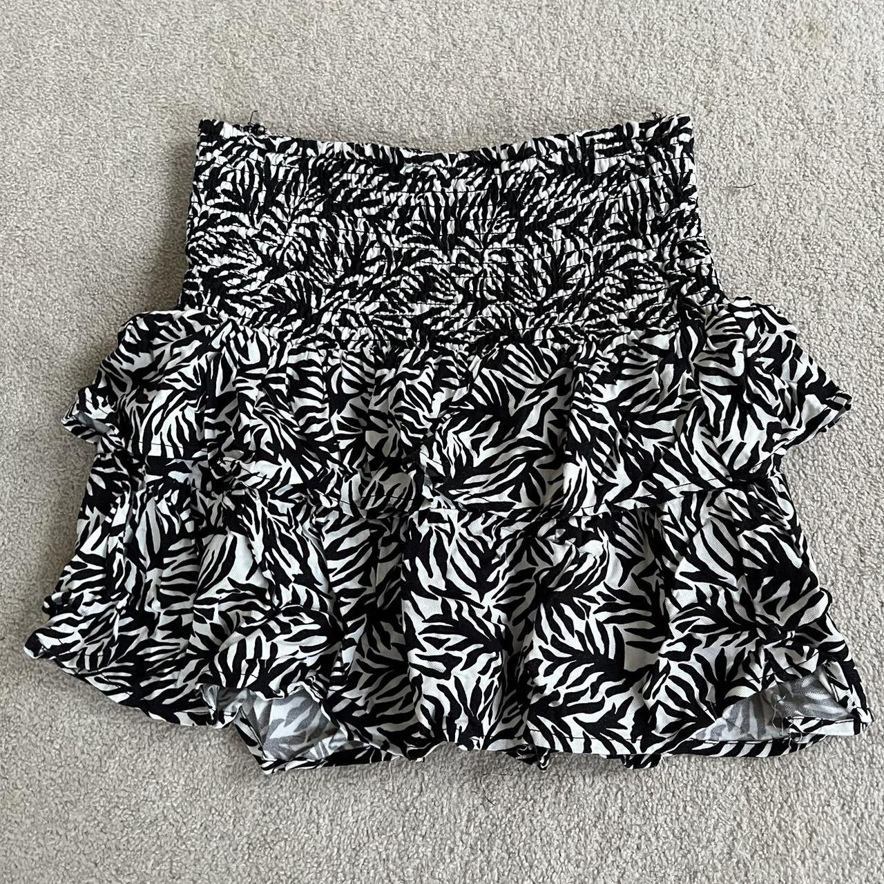 Cute Topshop rara black and white mini skirt Size... - Depop