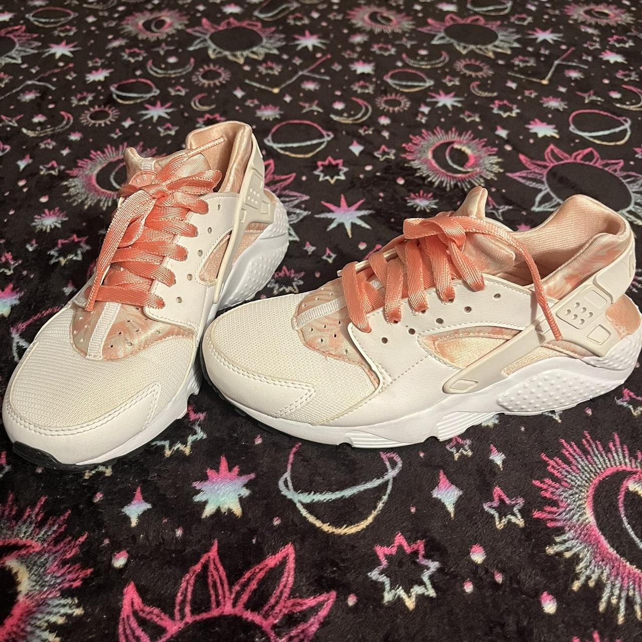 Nike huarache 2024 white and peach