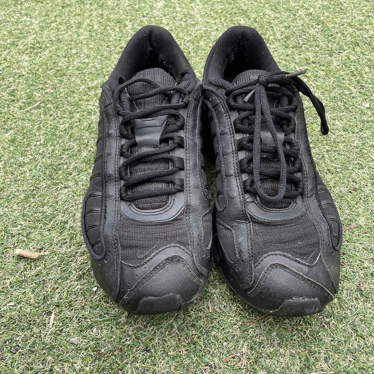 triple black nike tailwind