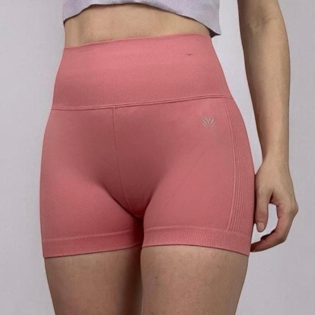 item listed by lizaslooks