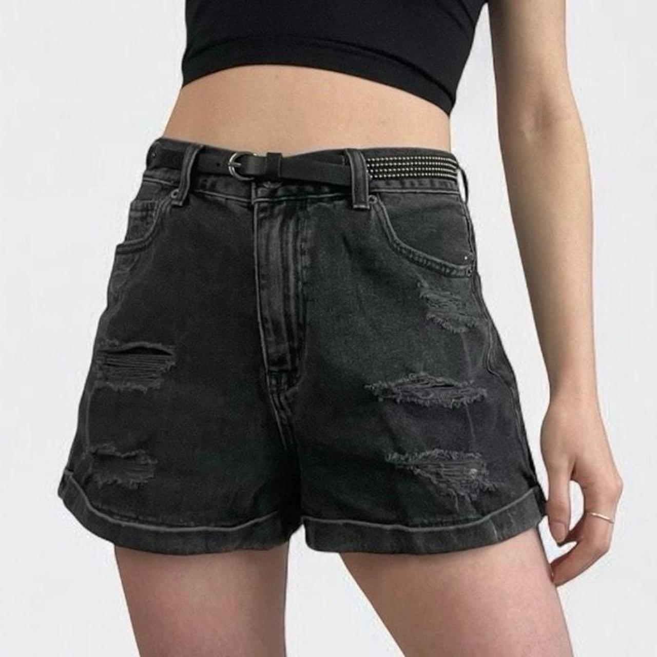 item listed by lizaslooks