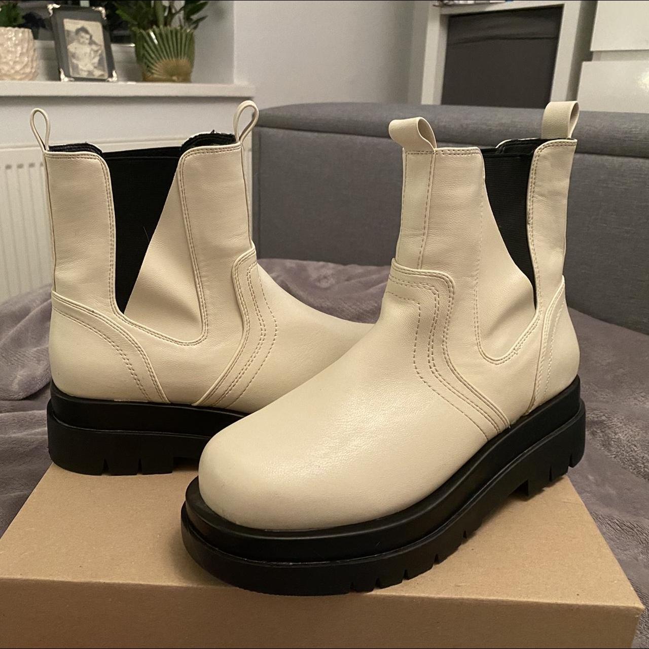 raid liza chelsea boots with chunky soles in black