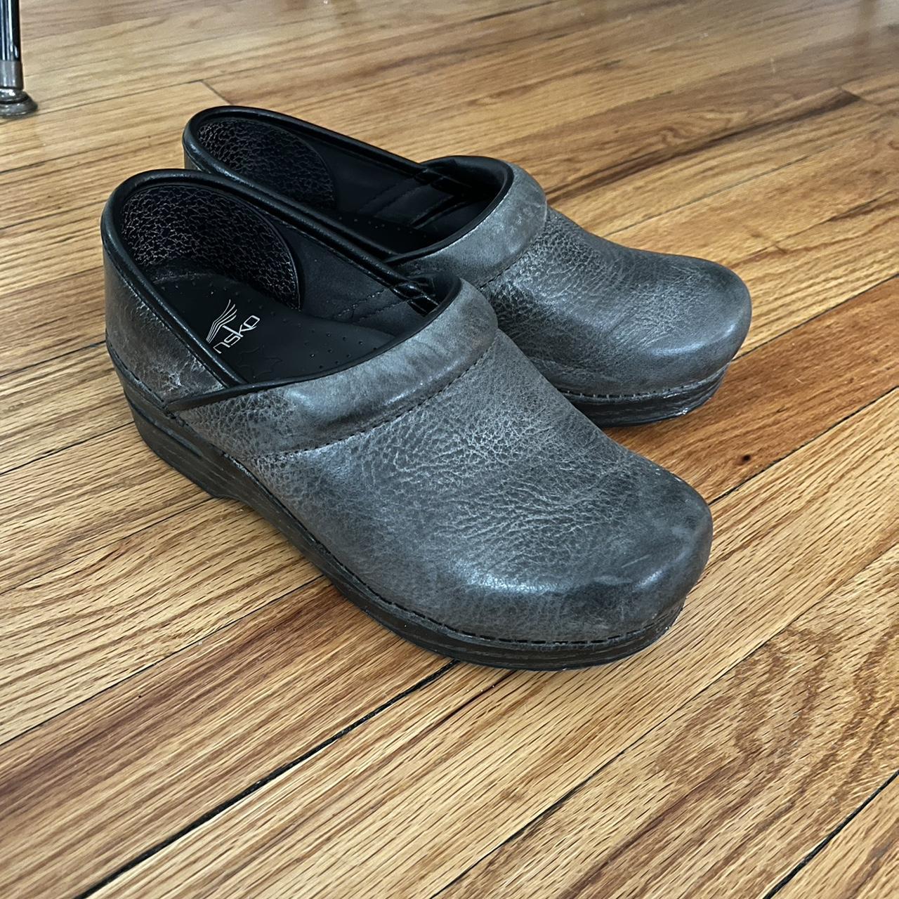 fila white and blue shoes