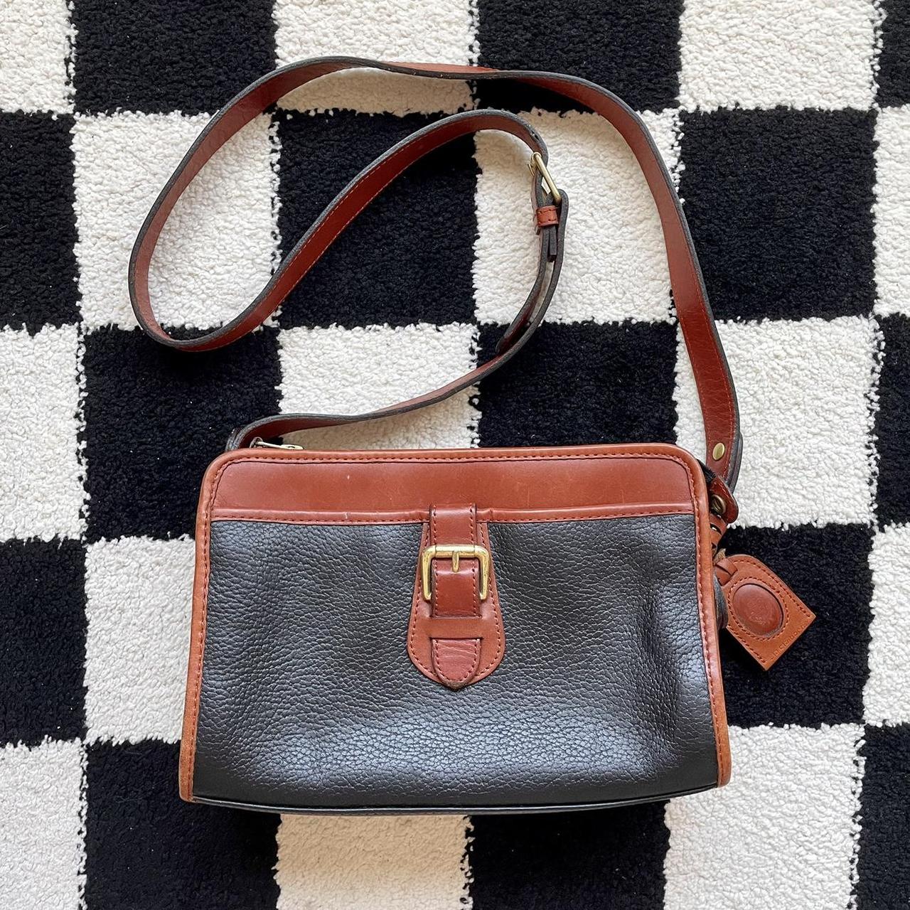 NWOT. Faux leather Liz Claiborne gold accent purse | Leather, Purses, Faux  leather