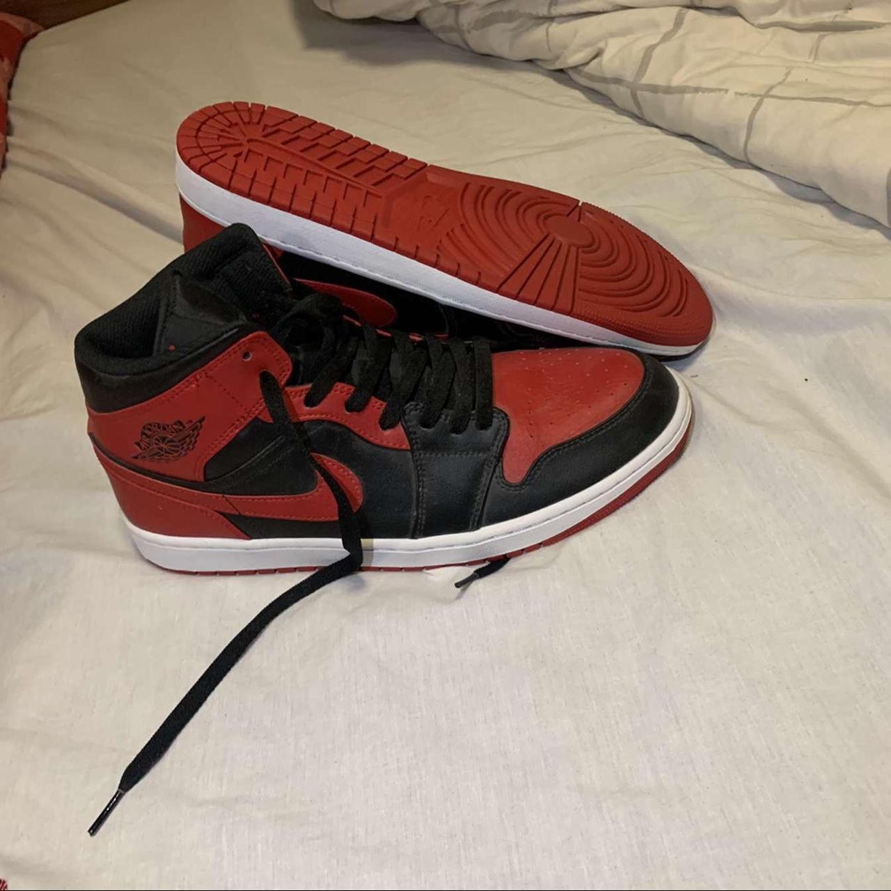 michael jordan 1 mid