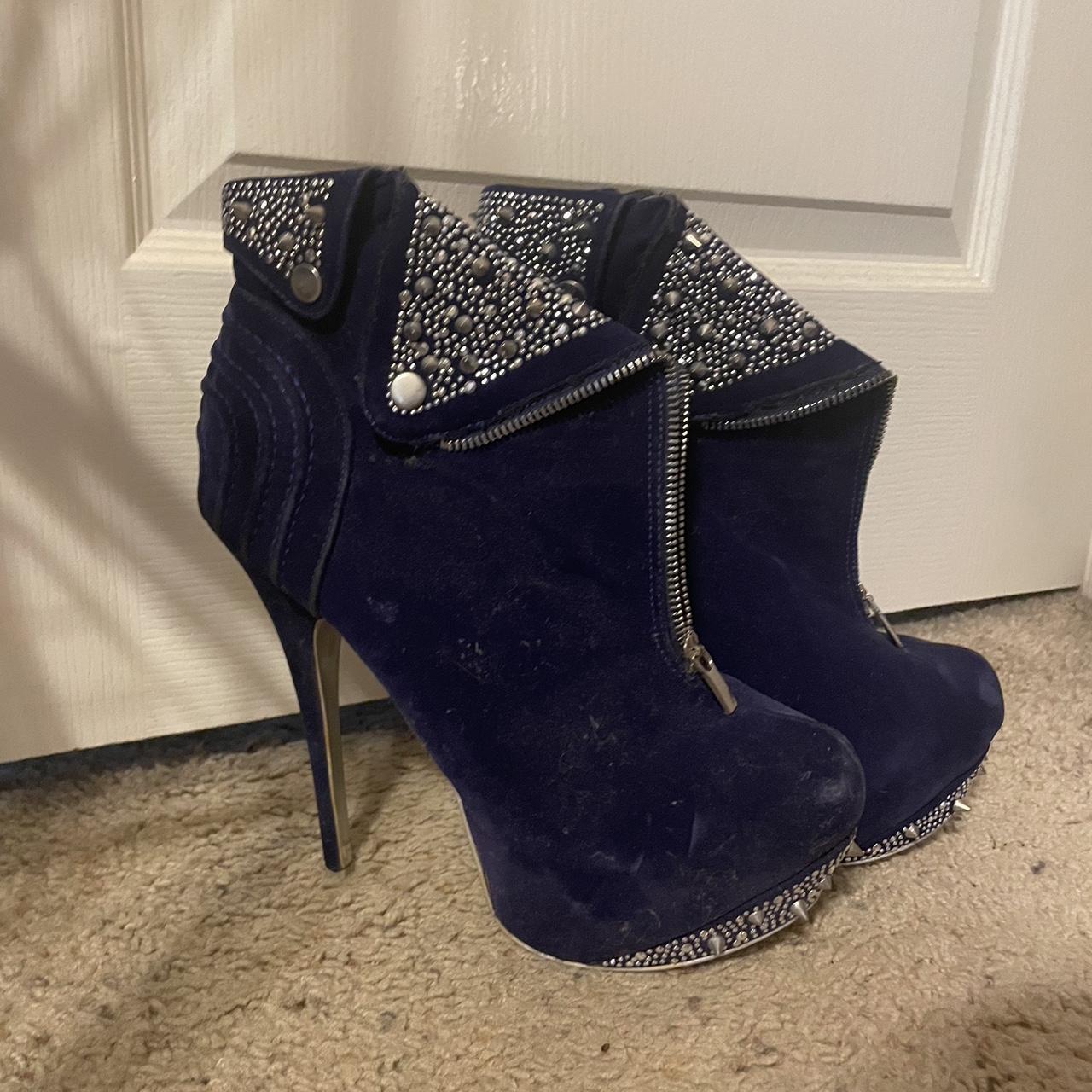 Navy heels hot sale size 11