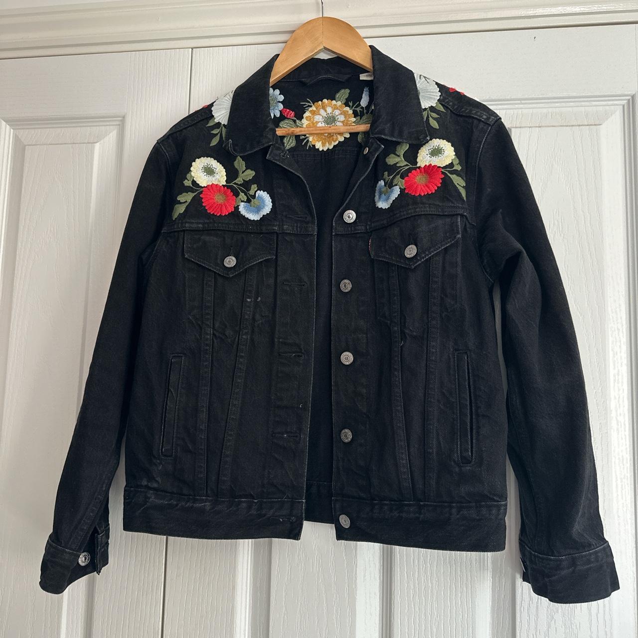 Levi's Women's Black Jacket | Depop