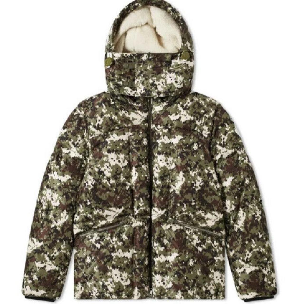 Moncler Blanc Camo Print Down Jacket Mens Size M TG2...