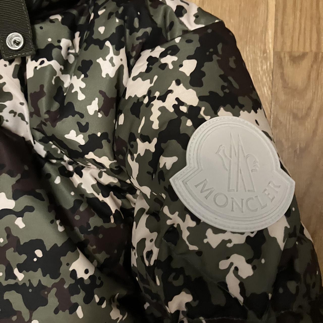 Moncler Blanc Camo Print Down Jacket Mens Size M TG2...