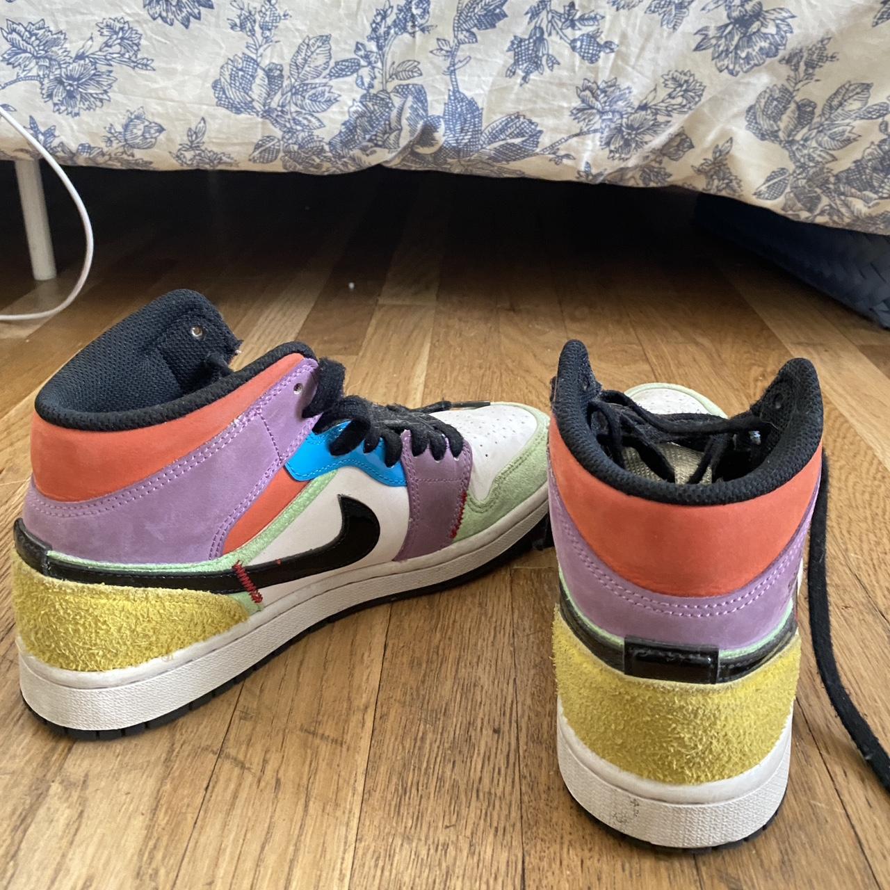 multicolor nike women