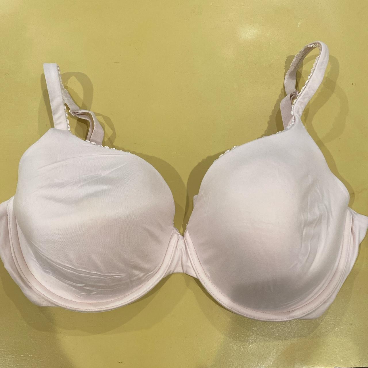 Victoria's Secret blush bra 34DDD gently used - Depop