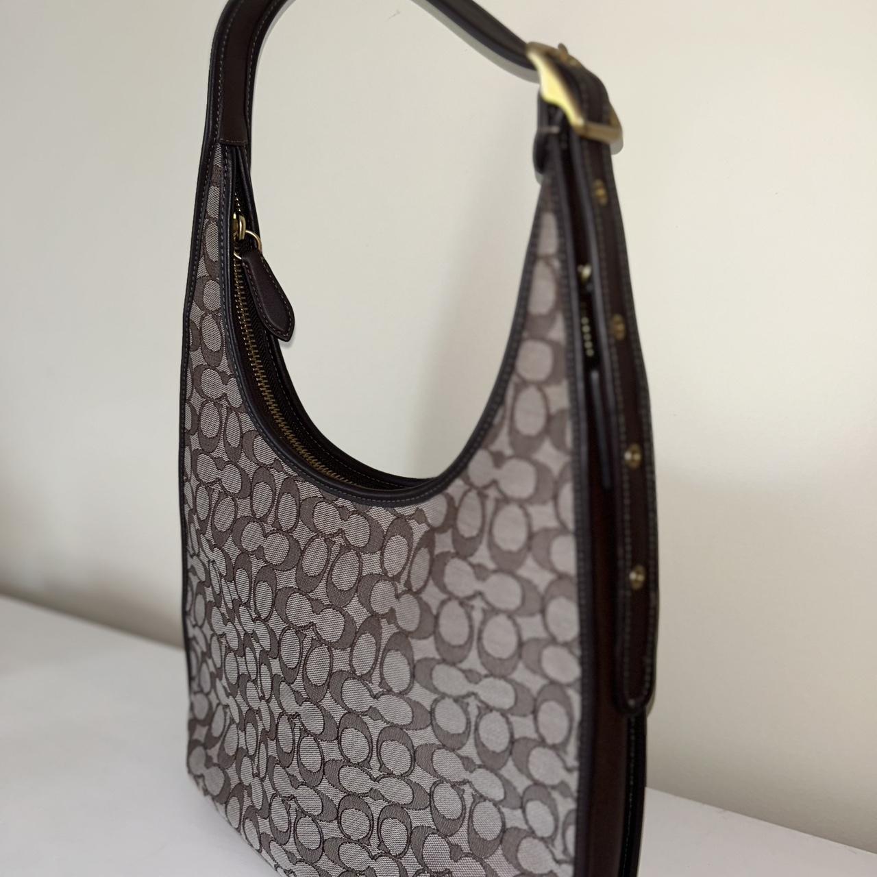 Zip shoulder bag in best sale signature jacquard