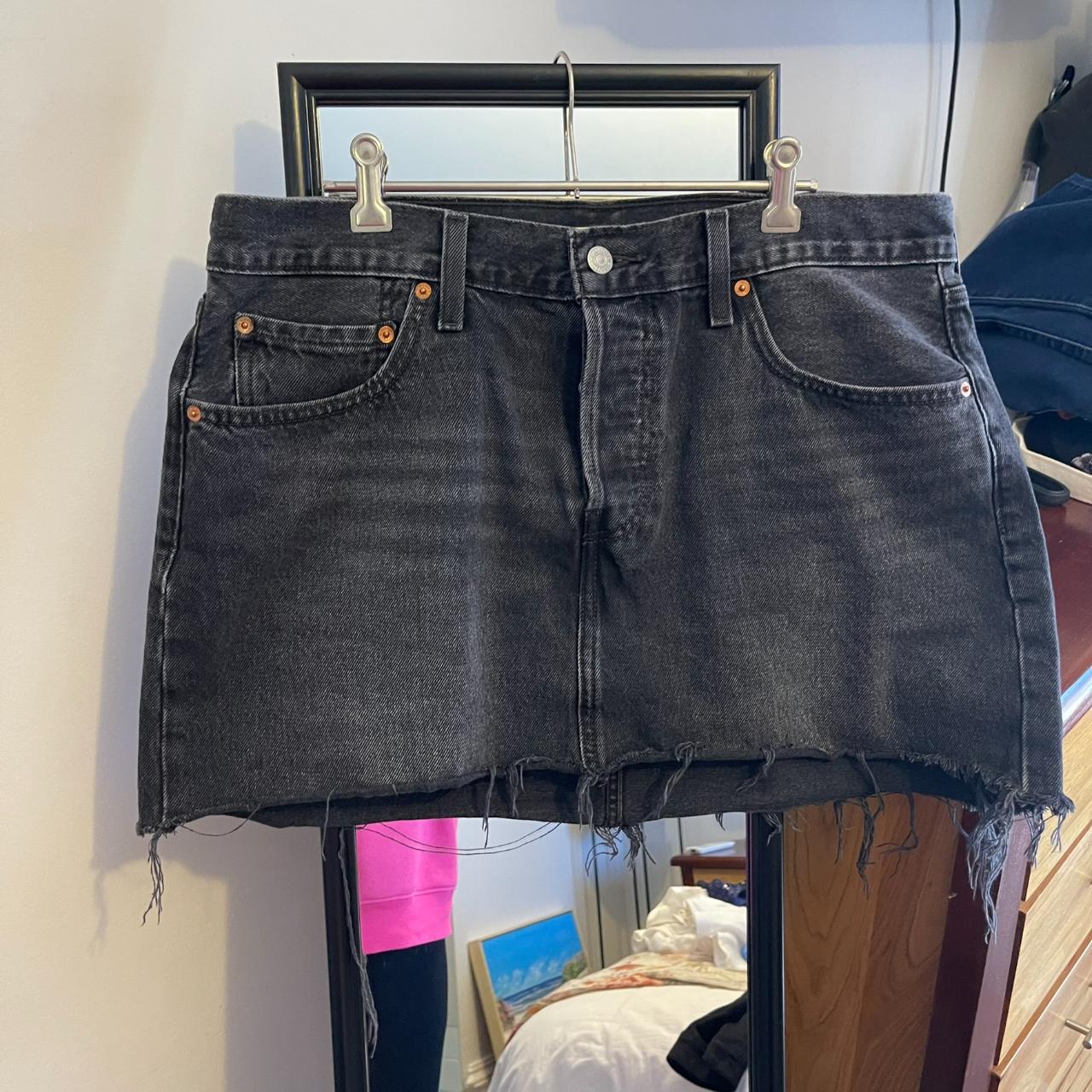 levi s icon skirt in black denim mid rise size 32 Depop