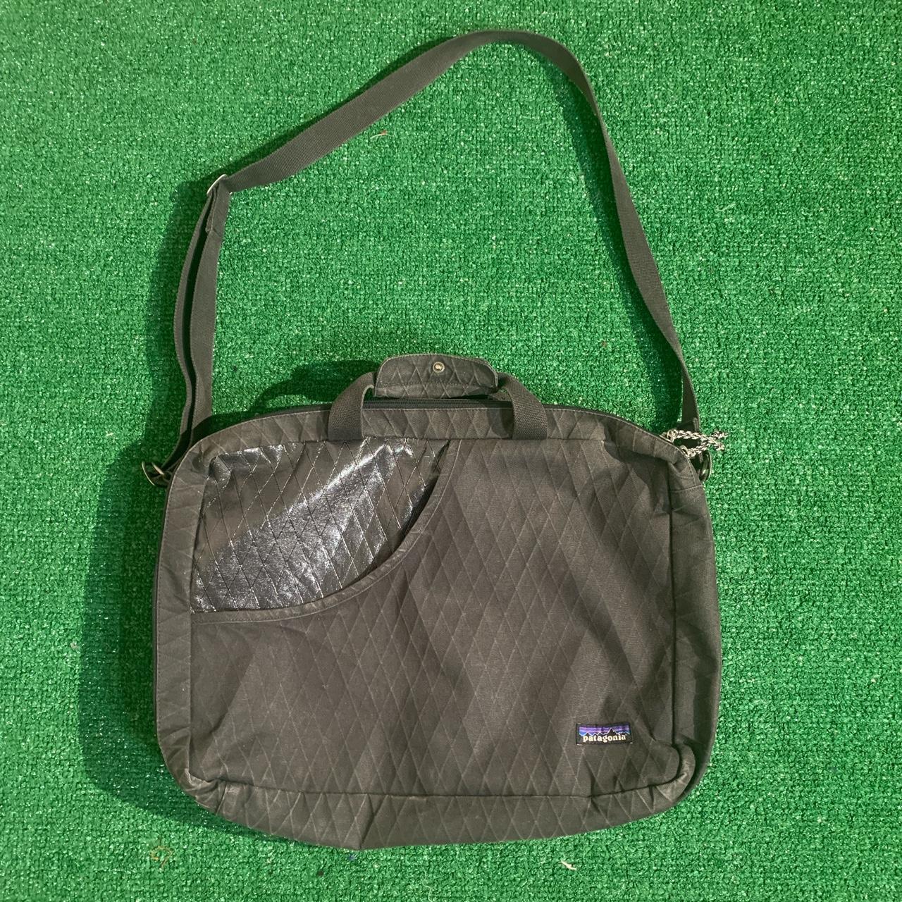 Patagonia Messenger Bag Is like a dark... - Depop