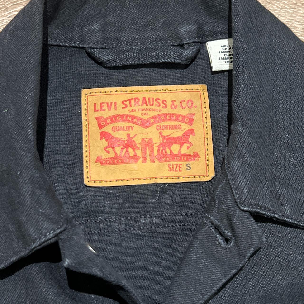 levi-s-men-s-black-jacket-depop