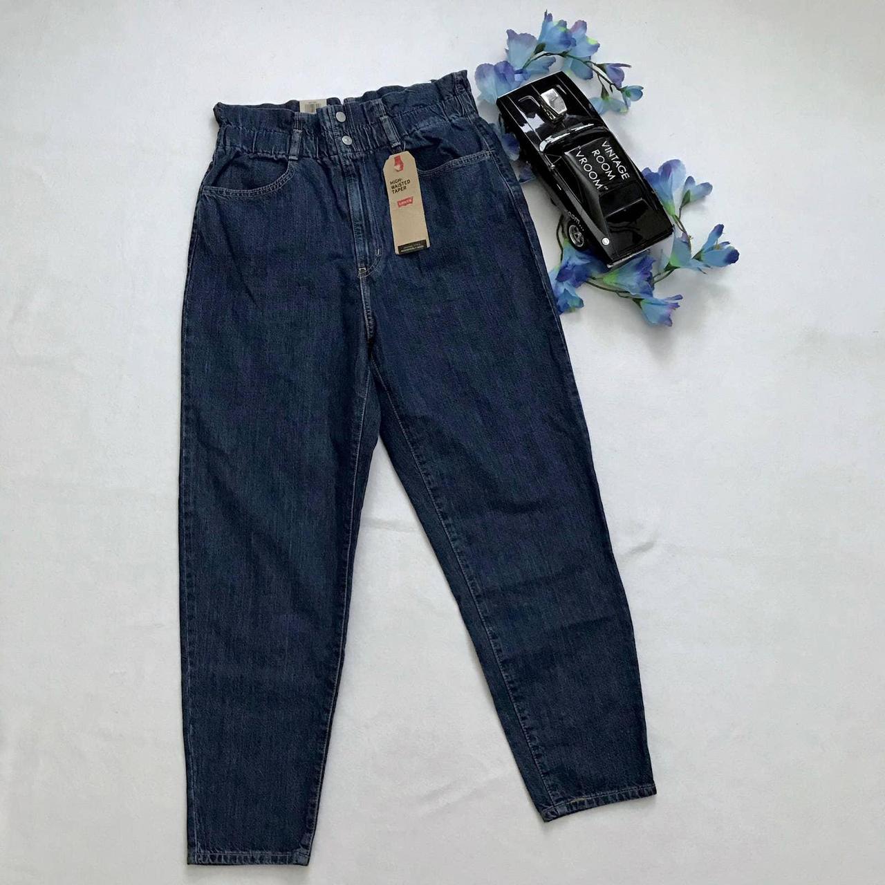 Levi's high waisted taper jeans in medium wash! - Depop