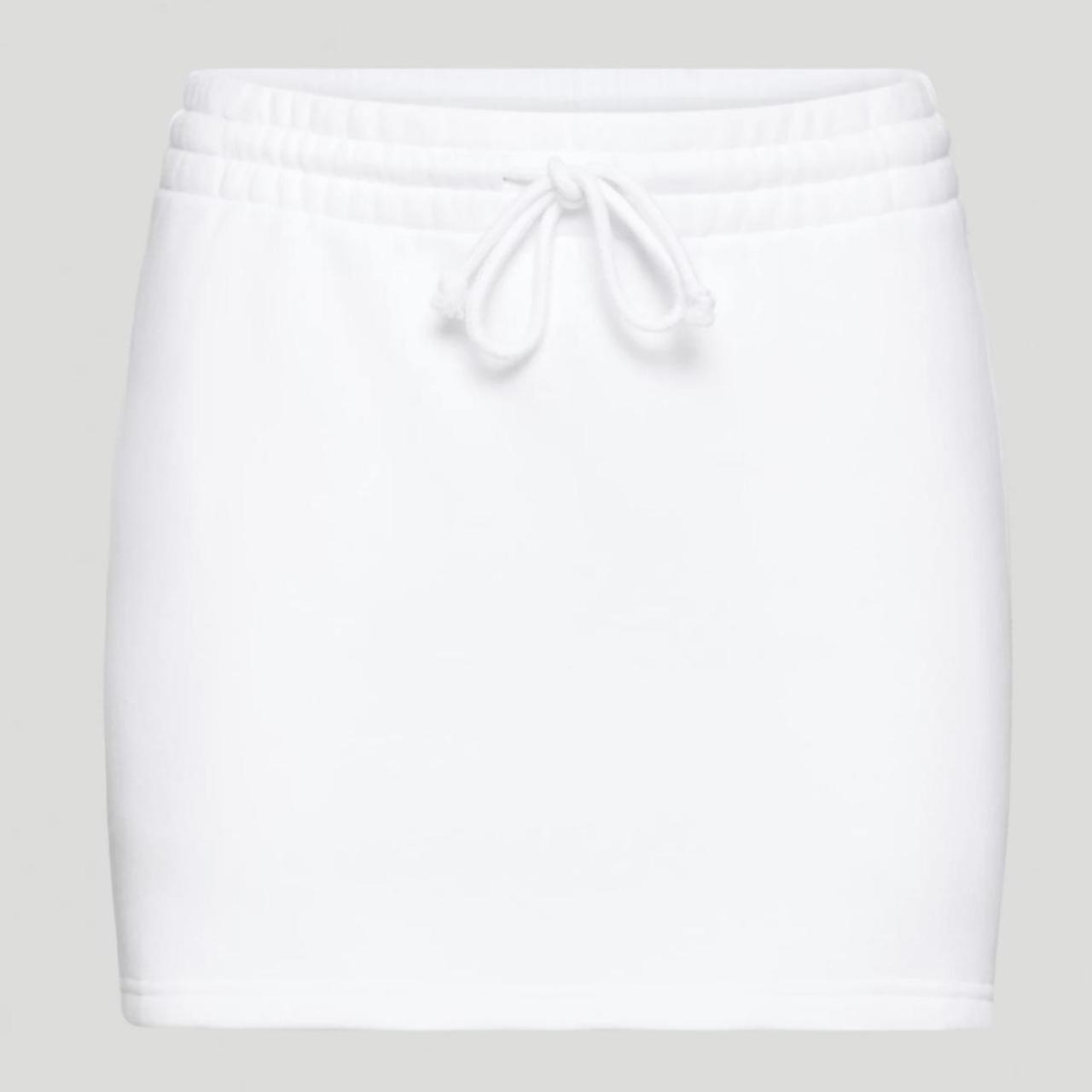 White Solid Mini Skirt – Unclaimed Baggage