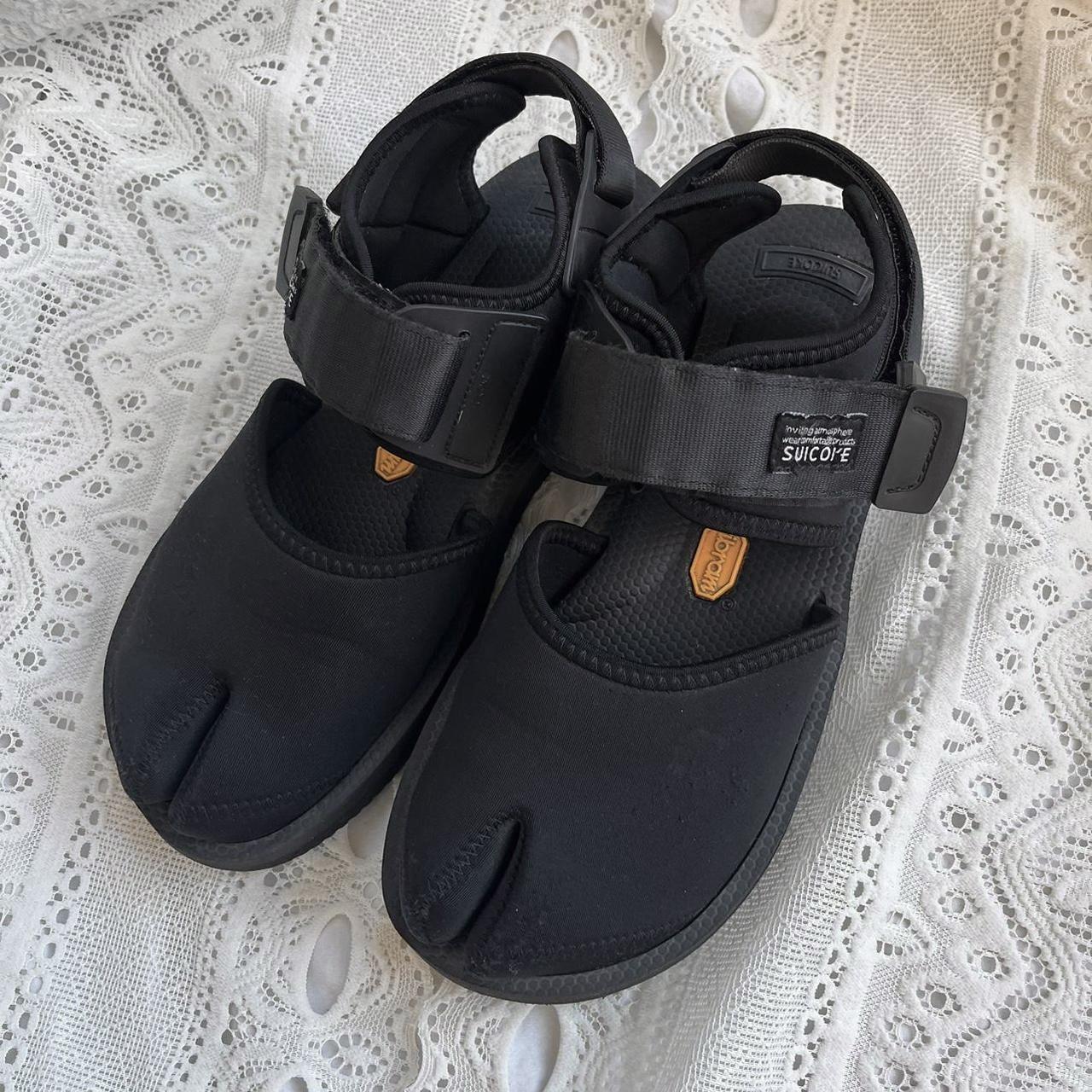 Suicoke tabi sandals hot sale