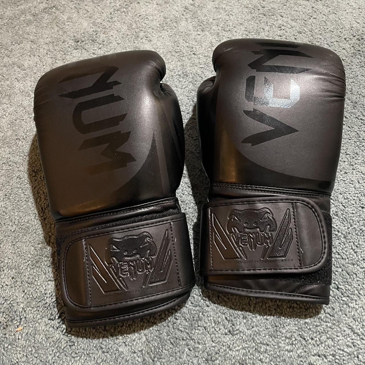 Venum 14 Oz Boxing Gloves Great Depop venum-14-oz-boxing-gloves-great-depop