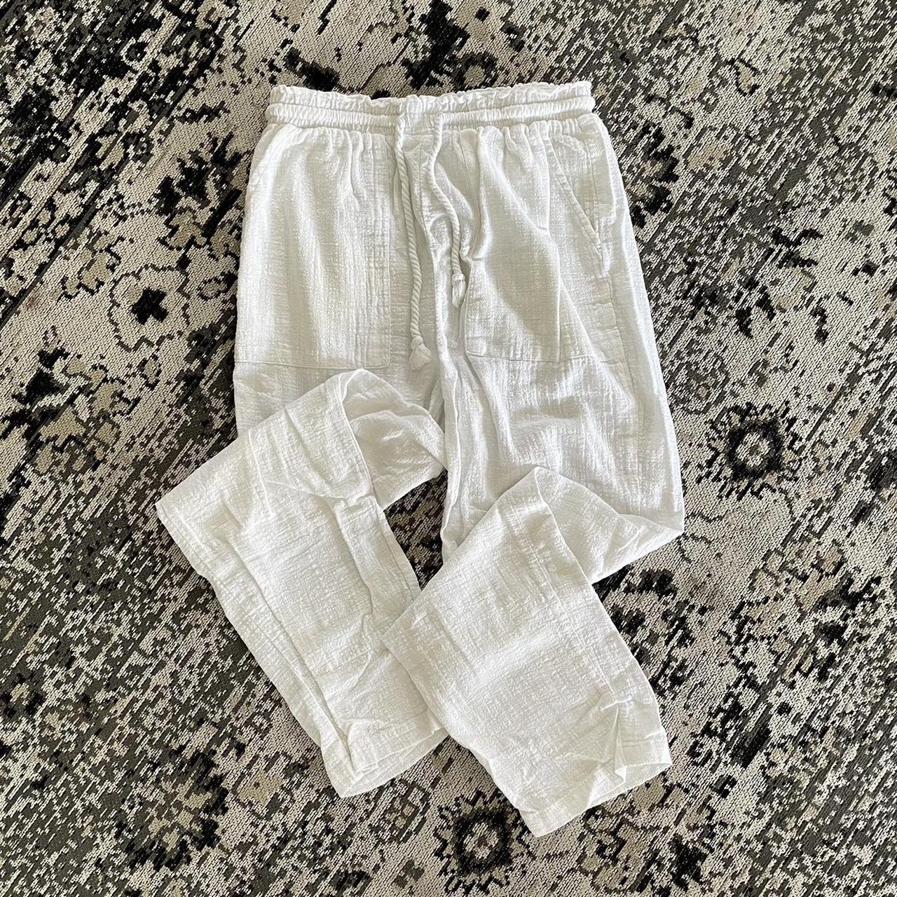 White resort style pants. Size 8 would fit size... Depop