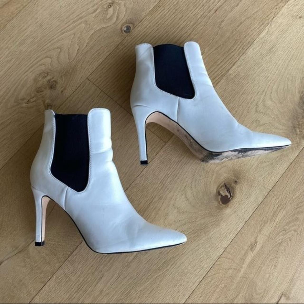 Forever 21 Women's White and Black Boots | Depop