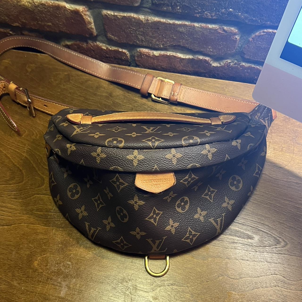 Louis Vuitton LV Gently Used Unisex Discovery Bumbag - Depop