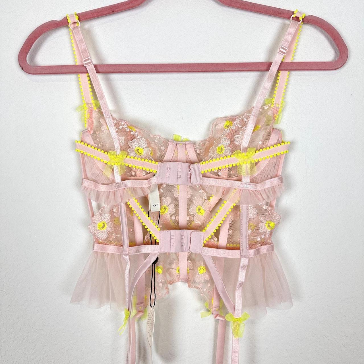 国内外の人気集結！ And Love For Lemons Depop | Bustier Lace Floral Evelyn カットソー(半袖+袖なし)