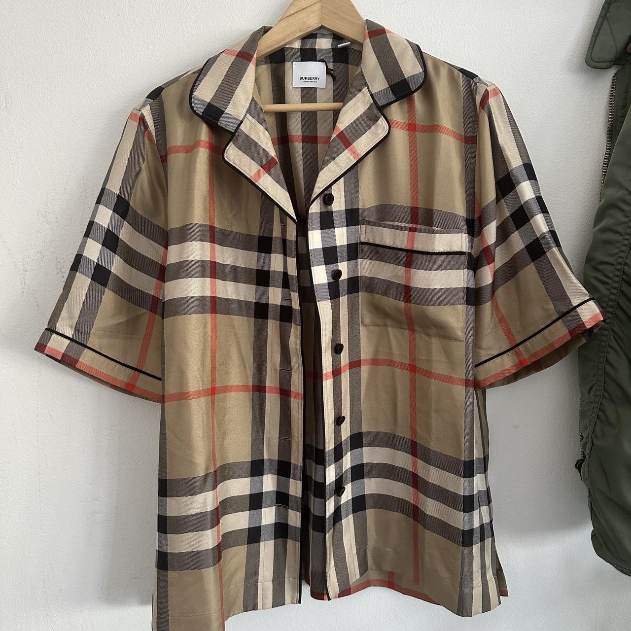 New with tag size 2024 S Burberry shirt