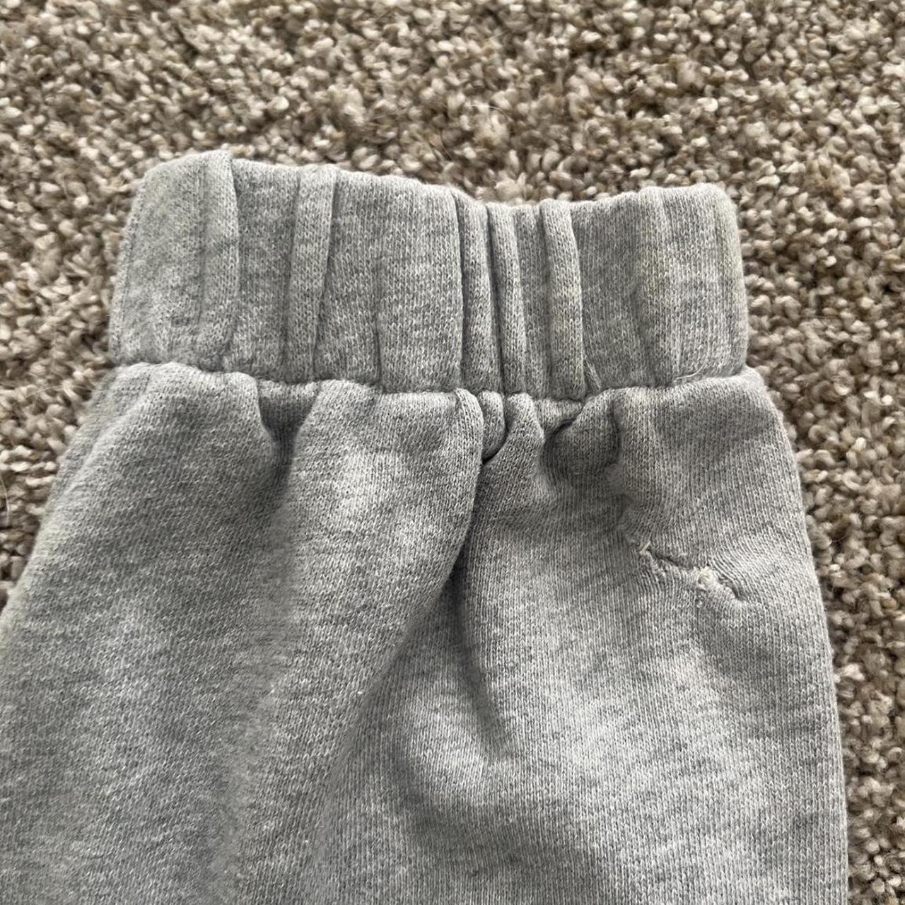 Brandy Melville Rosa Sweats Heather Gray cute and... Depop