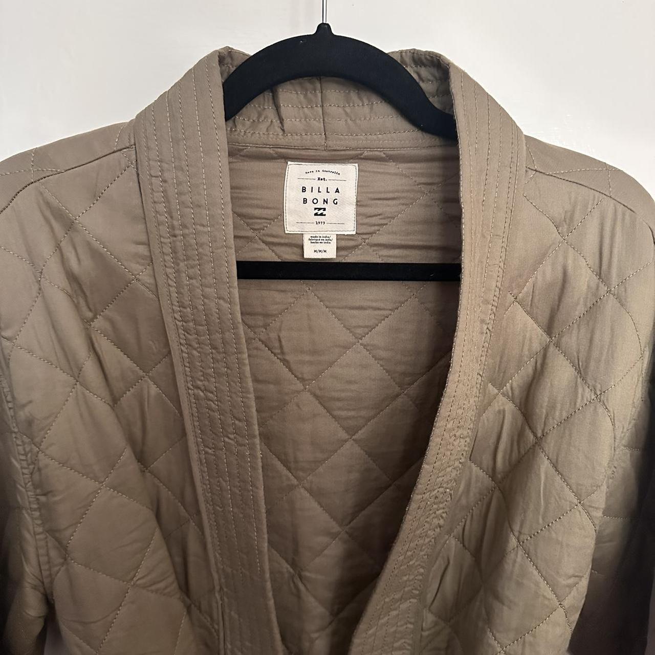 Billabong quilted khaki jacket with a tie waist.... Depop