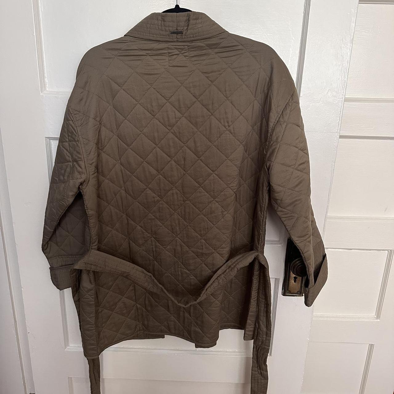 Billabong quilted khaki jacket with a tie waist.... Depop