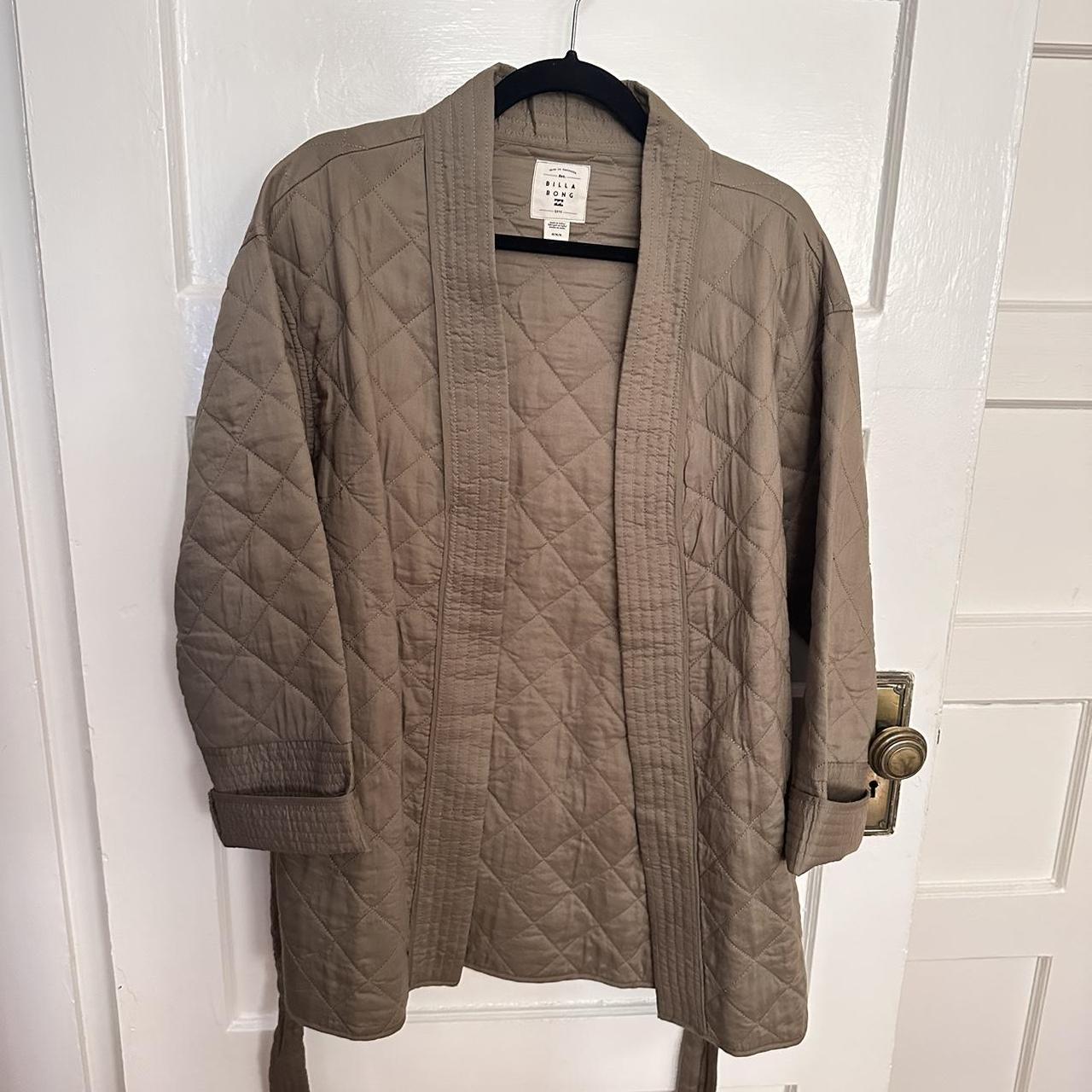 Billabong quilted khaki jacket with a tie waist.... Depop