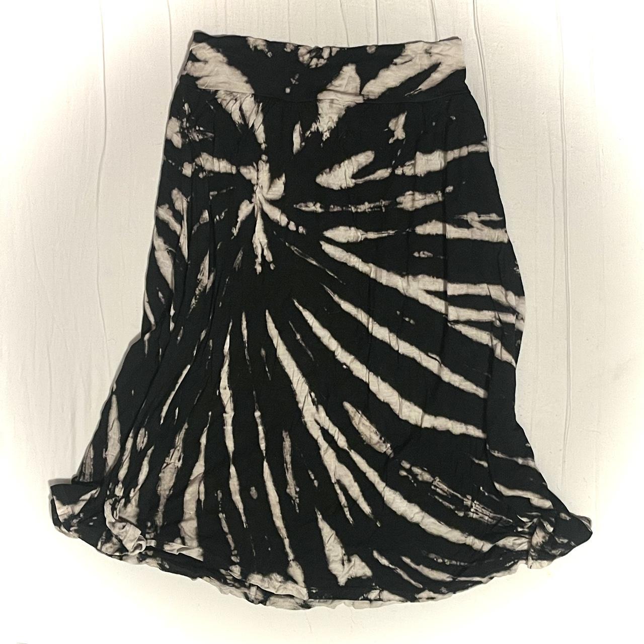 Black & white/cream tye dye flowy midi skirt... - Depop