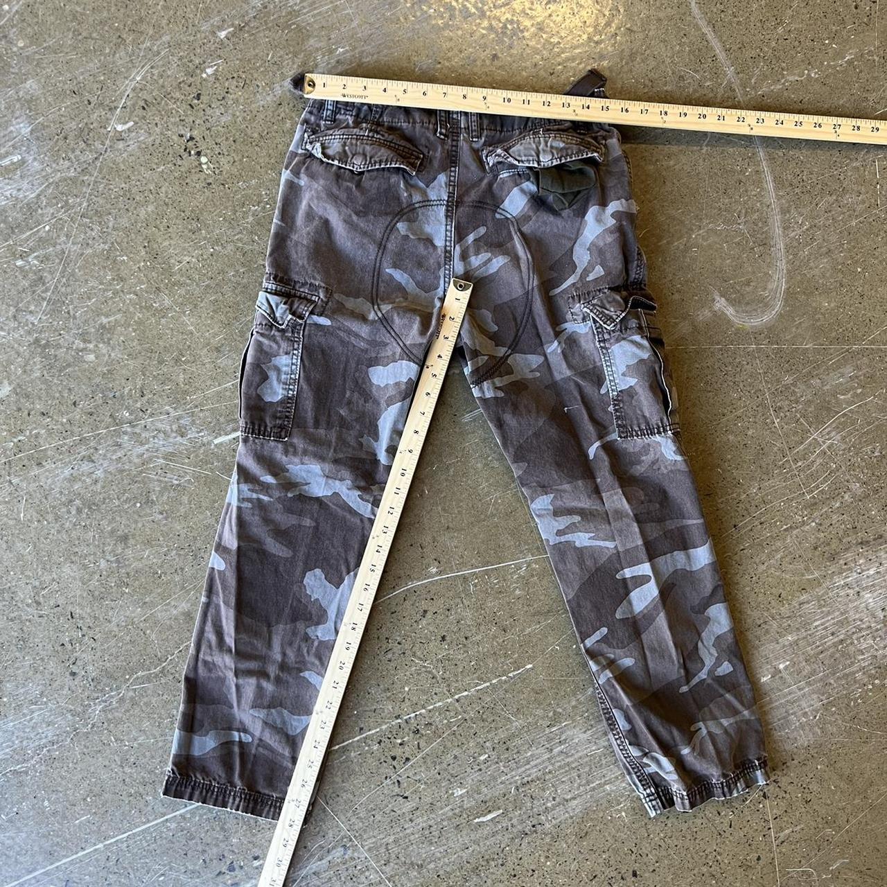 Vintage Y2K Camo Old Navy Cargo Pants Size... Depop